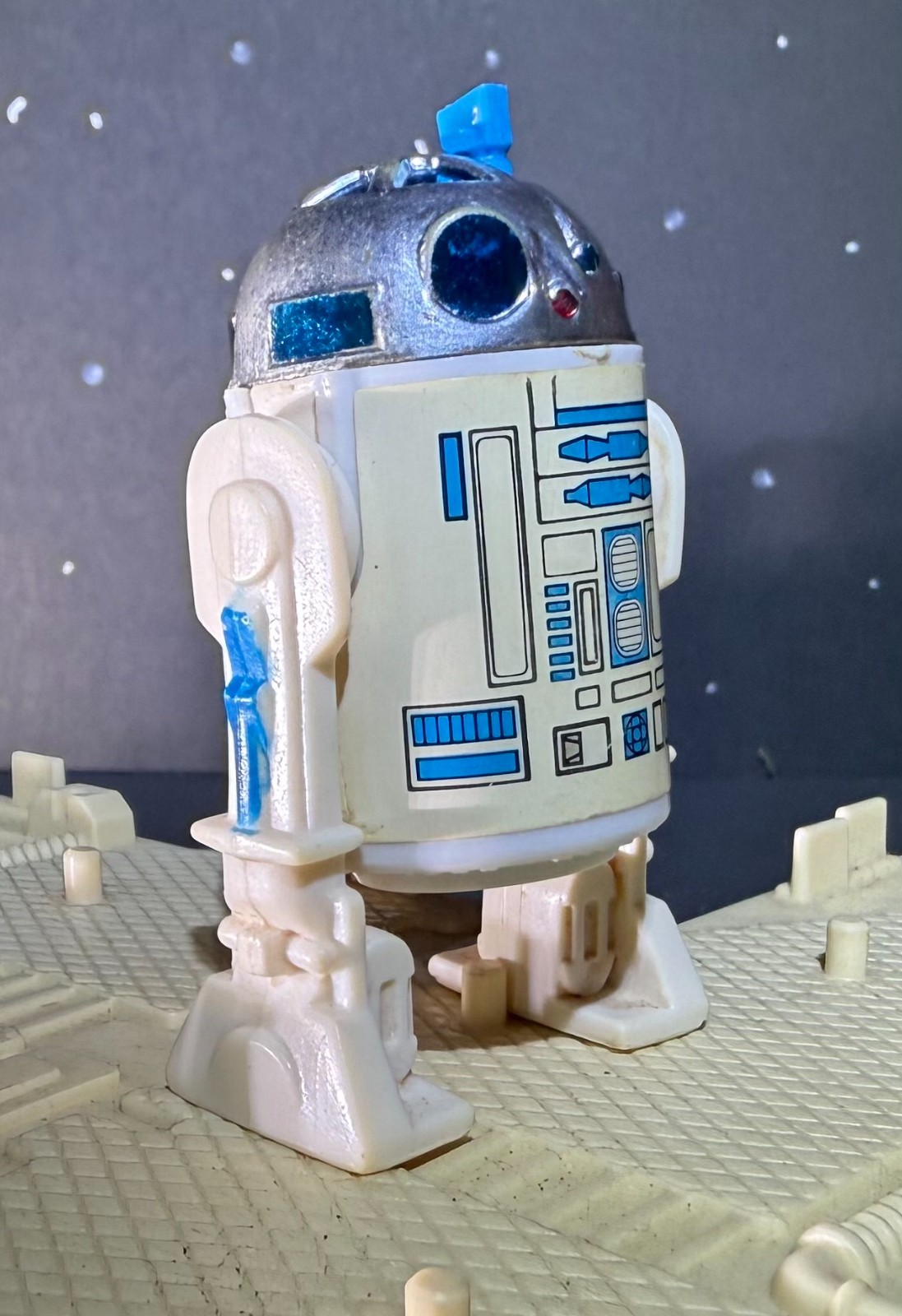 R2-D2 (Artoo-Detoo) (with Sensorscope) sold