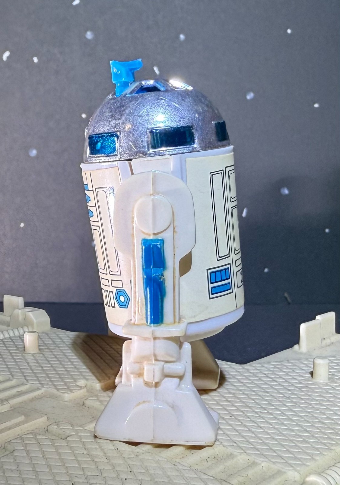 R2-D2 (Artoo-Detoo) (with Sensorscope) sold
