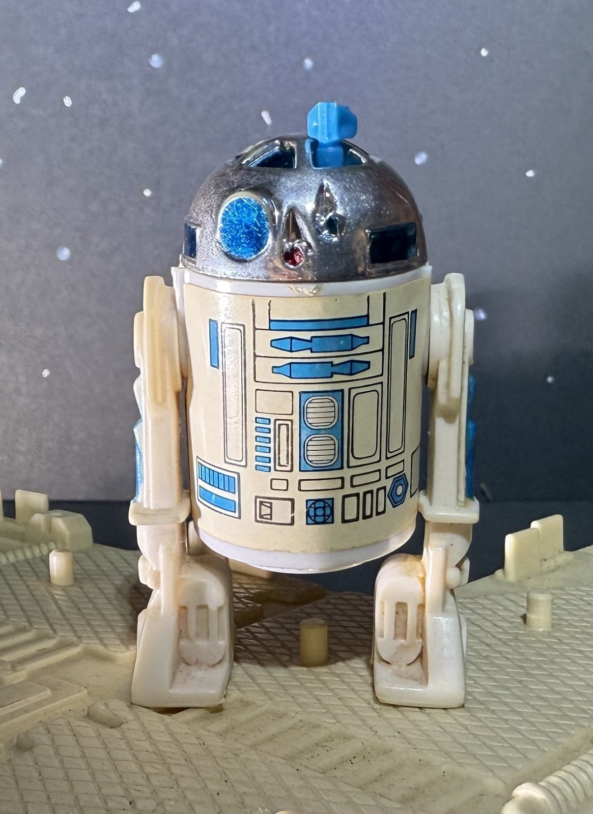 R2-D2 (Artoo-Detoo) (with Sensorscope) sold