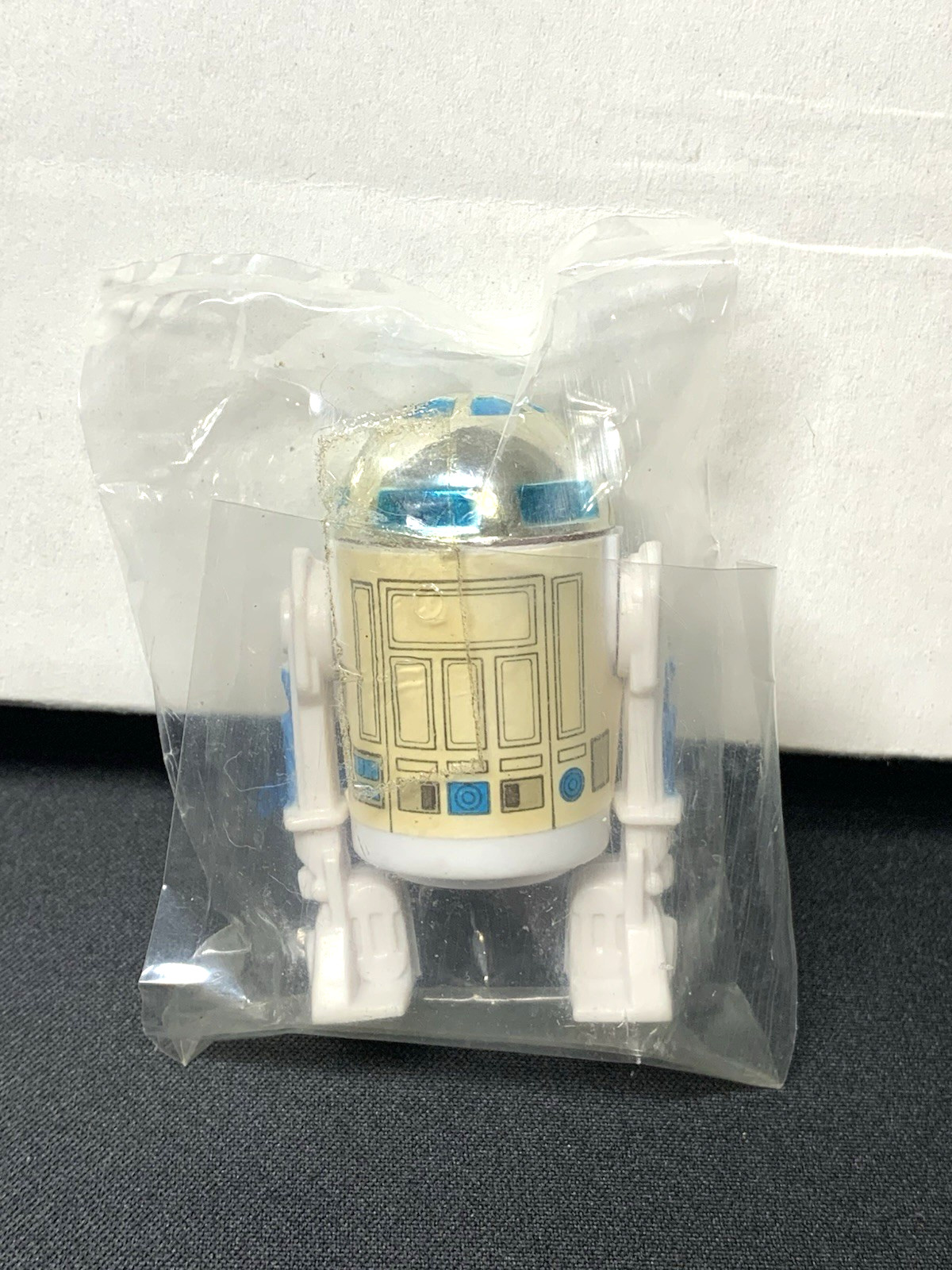 R2-D2 (Artoo-Detoo) (with Sensorscope) sold