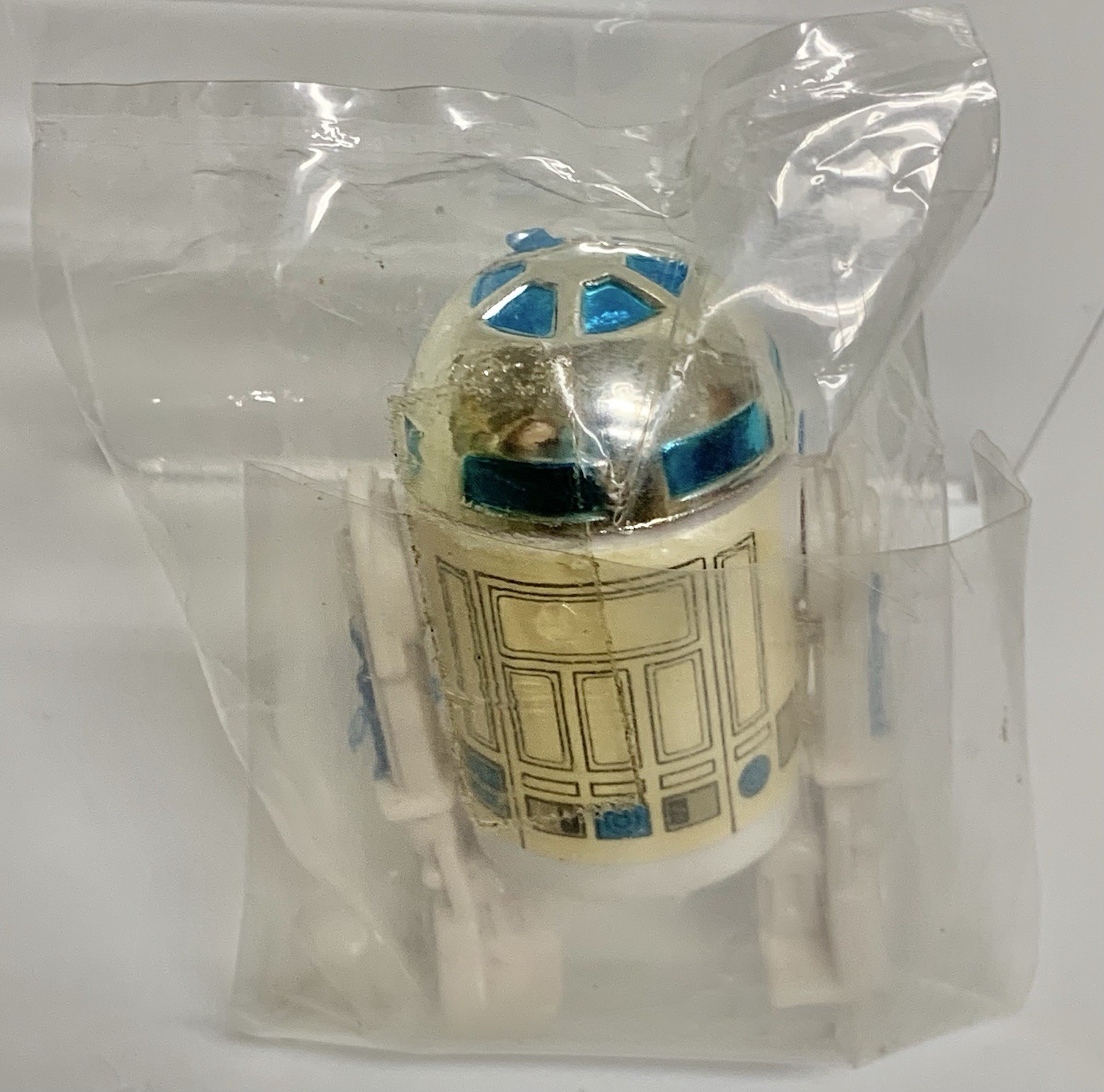 R2-D2 (Artoo-Detoo) (with Sensorscope) sold