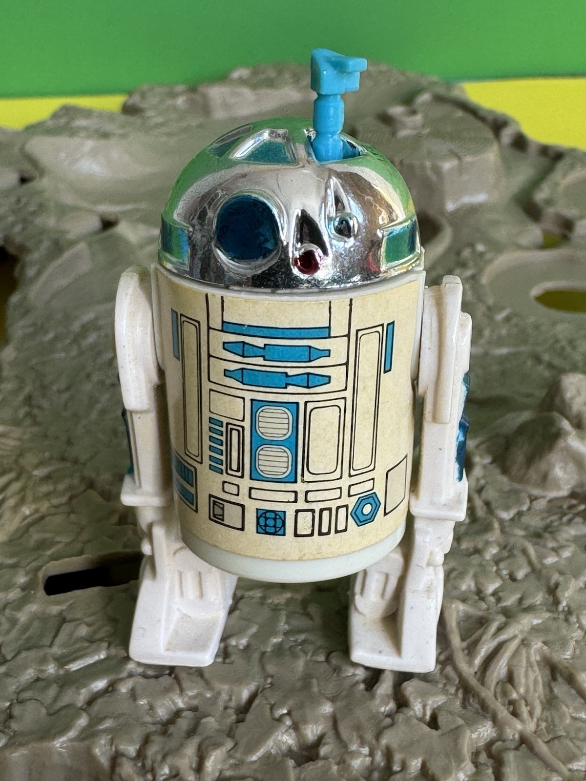 R2-D2 (Artoo-Detoo) (with Sensorscope) sold