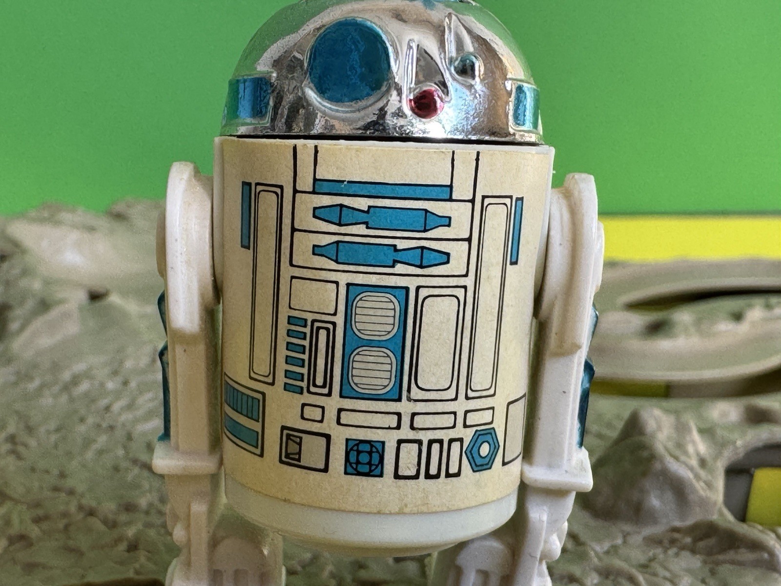 R2-D2 (Artoo-Detoo) (with Sensorscope) sold