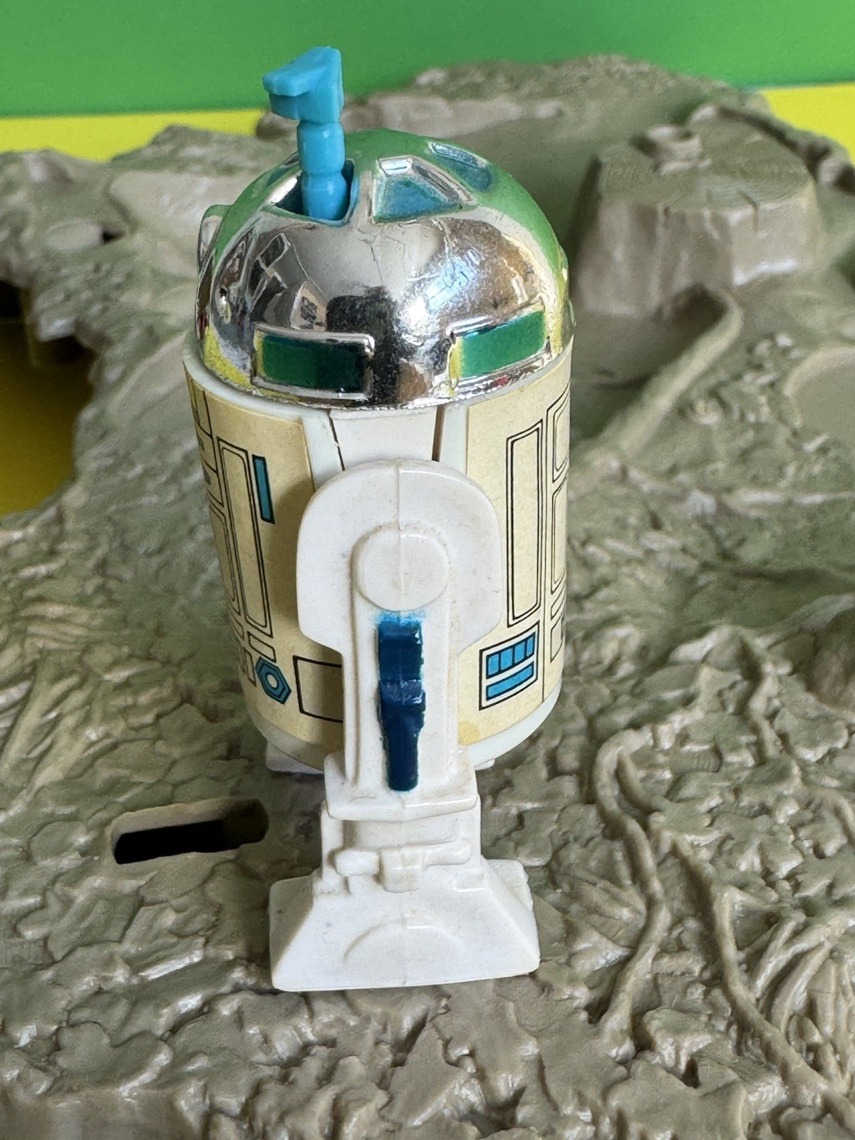 R2-D2 (Artoo-Detoo) (with Sensorscope) sold