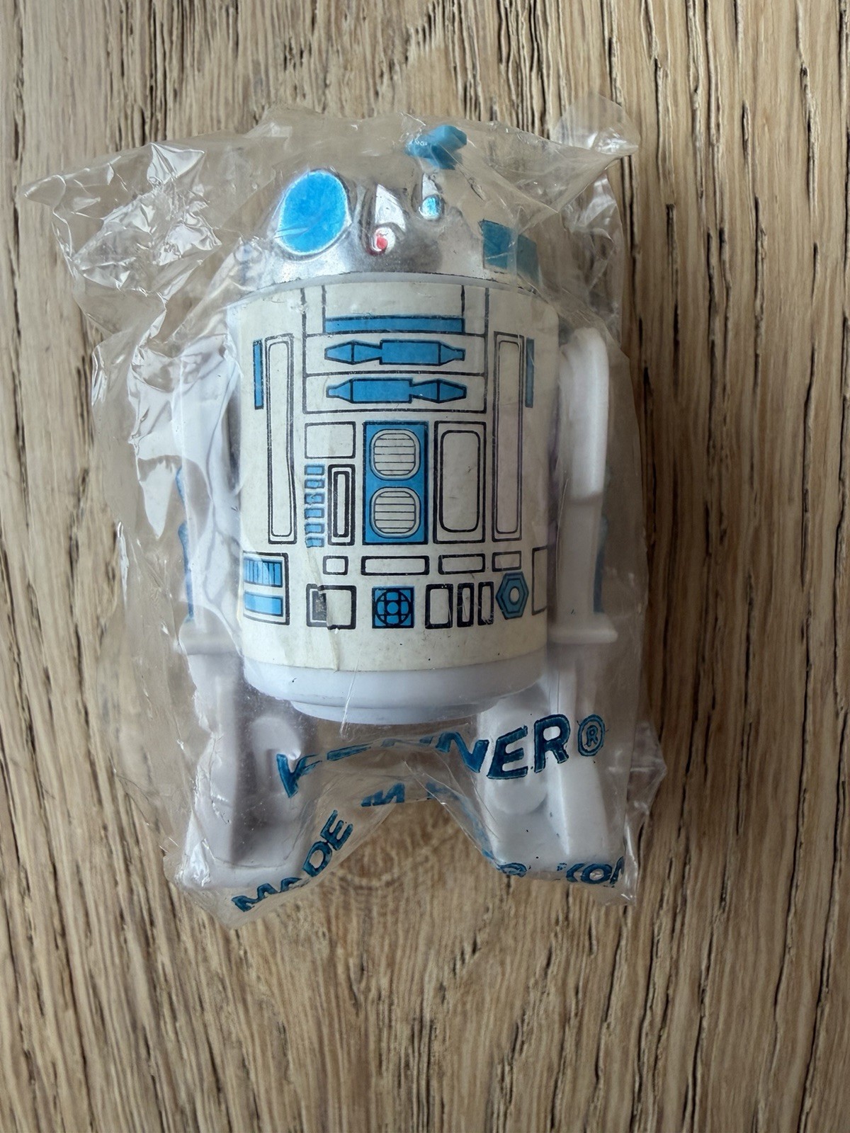R2-D2 (Artoo-Detoo) (with Sensorscope) sold