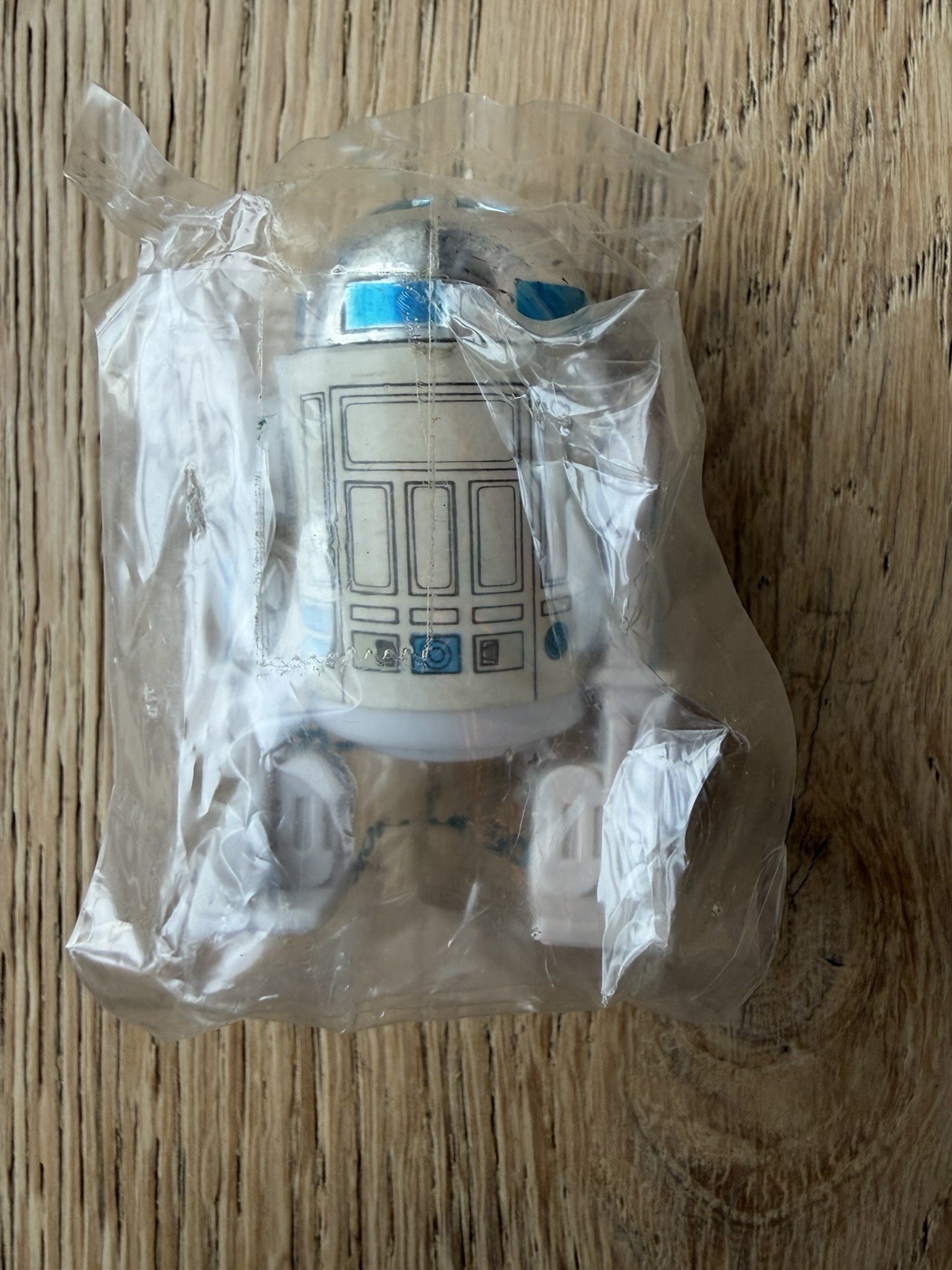 R2-D2 (Artoo-Detoo) (with Sensorscope) sold