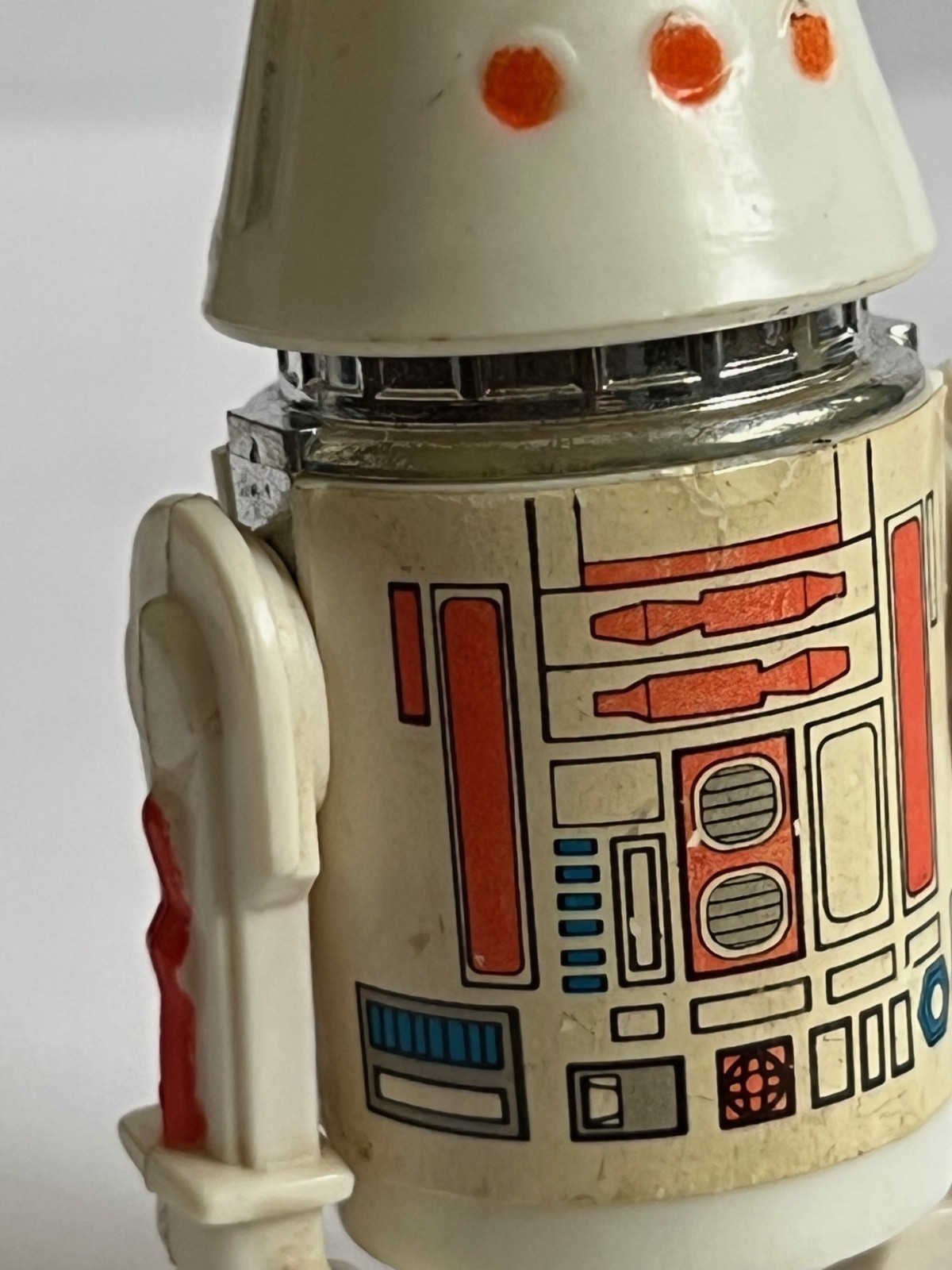 R5-D4 (Arfive-Defour) sold