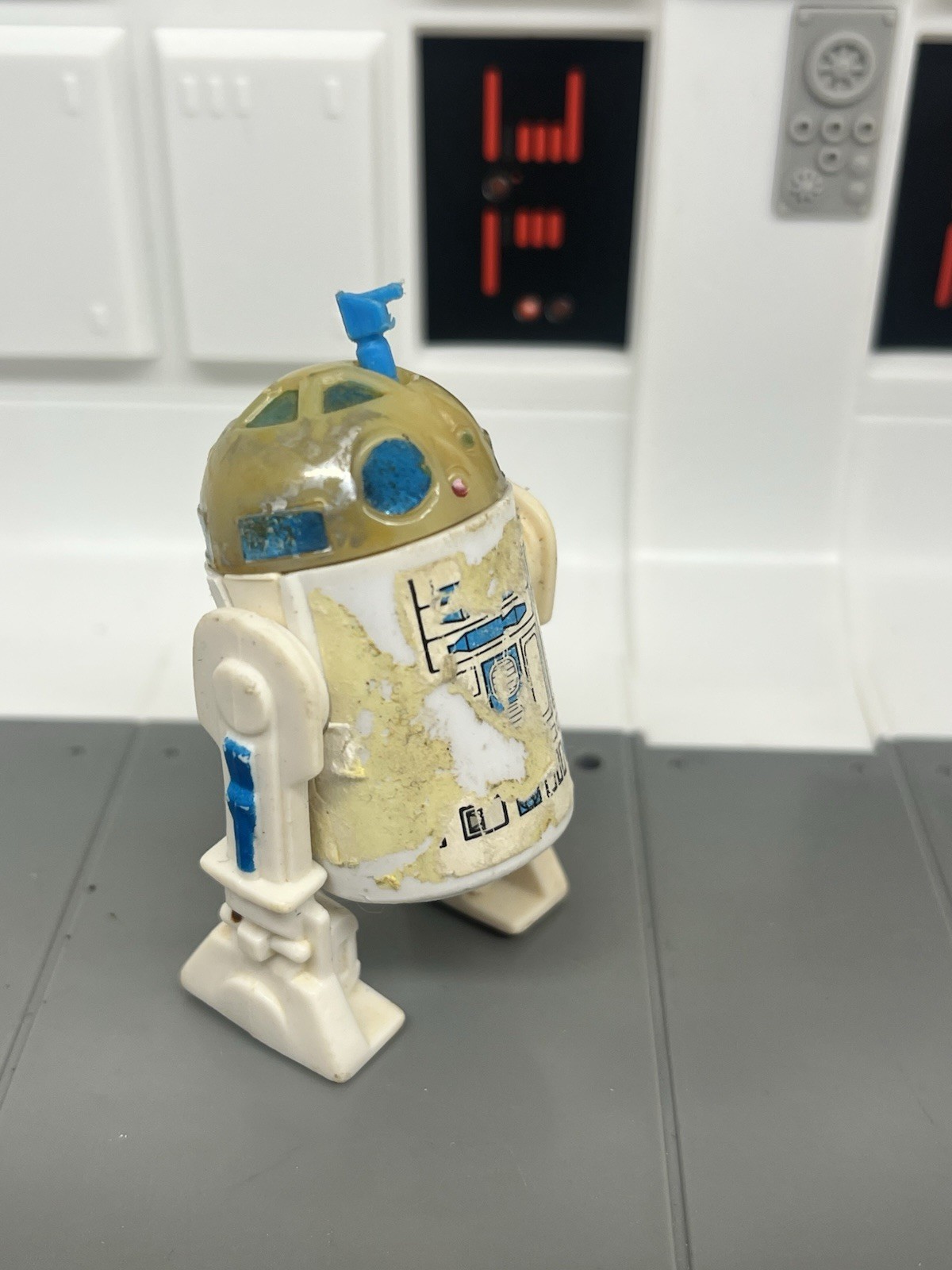 R2-D2 (Artoo-Detoo) (with Sensorscope) sold