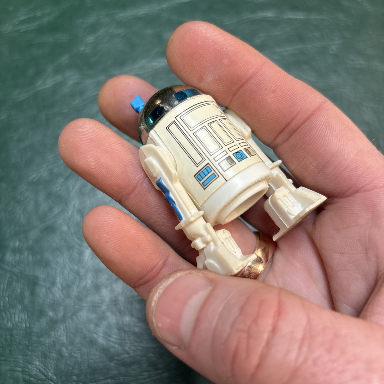 R2-D2 (Artoo-Detoo) (with Sensorscope) sold