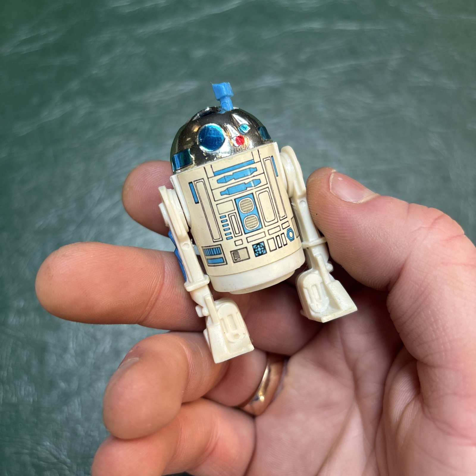 R2-D2 (Artoo-Detoo) (with Sensorscope) sold