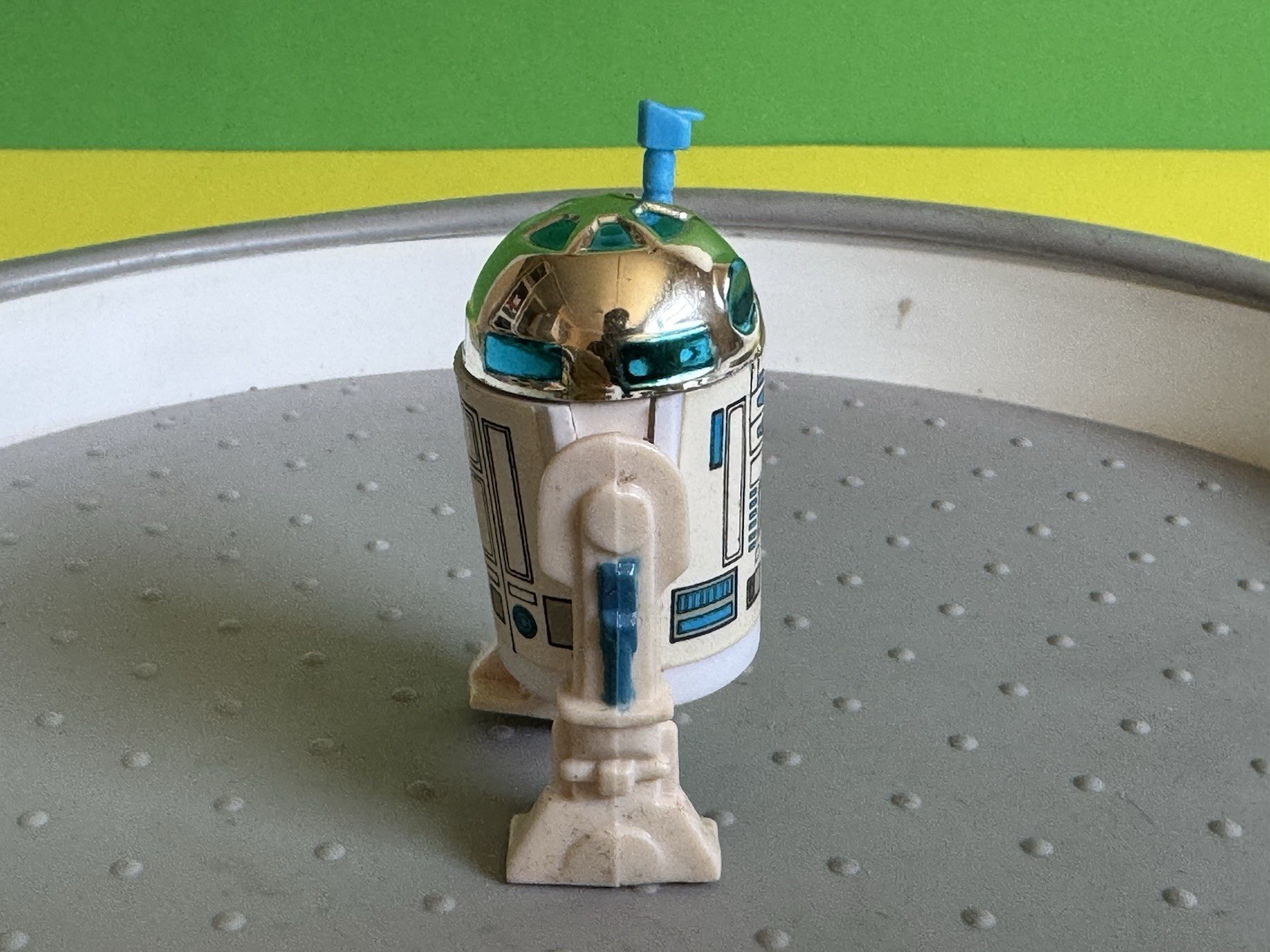 R2-D2 (Artoo-Detoo) (with Sensorscope) sold