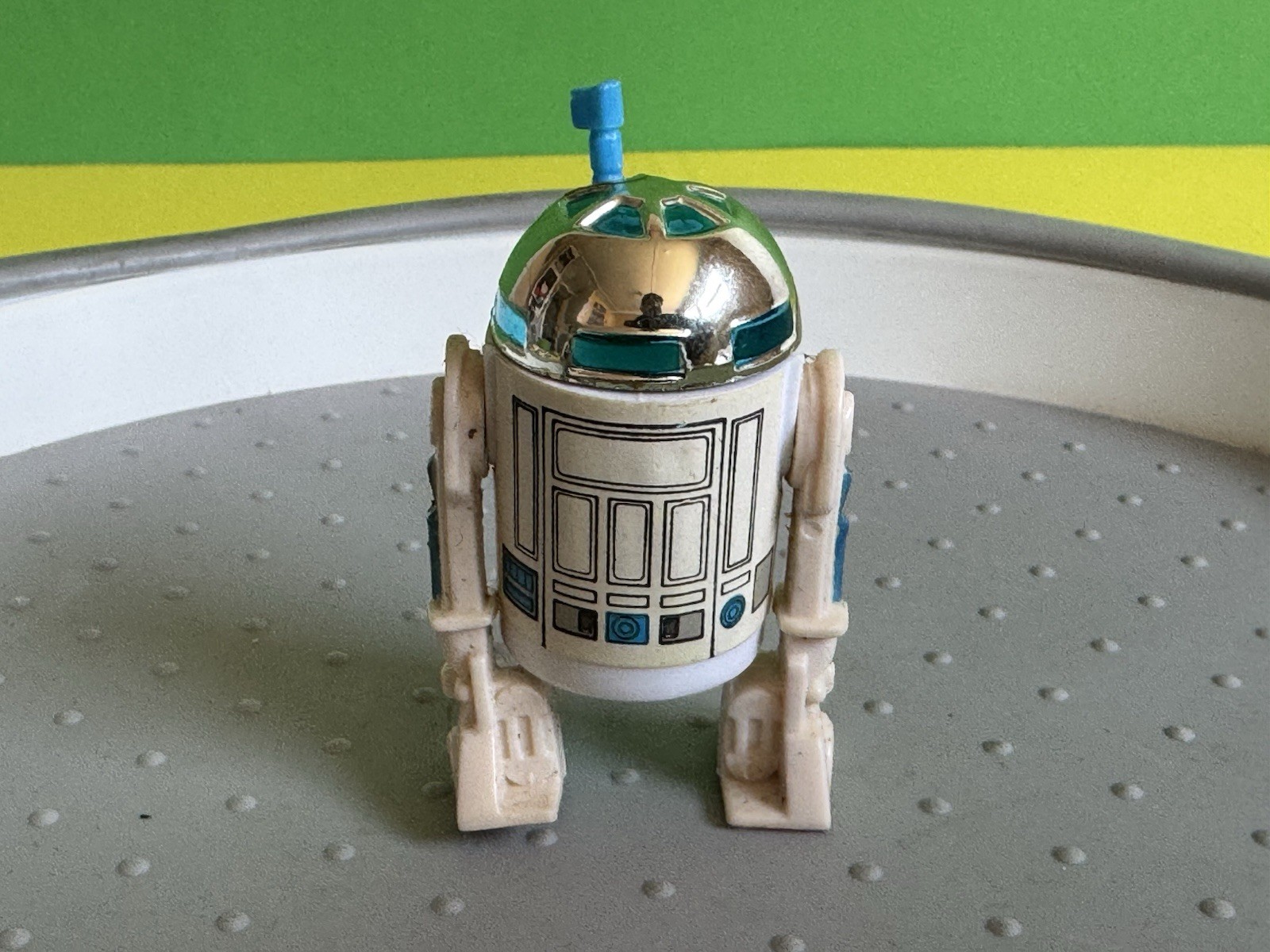 R2-D2 (Artoo-Detoo) (with Sensorscope) sold
