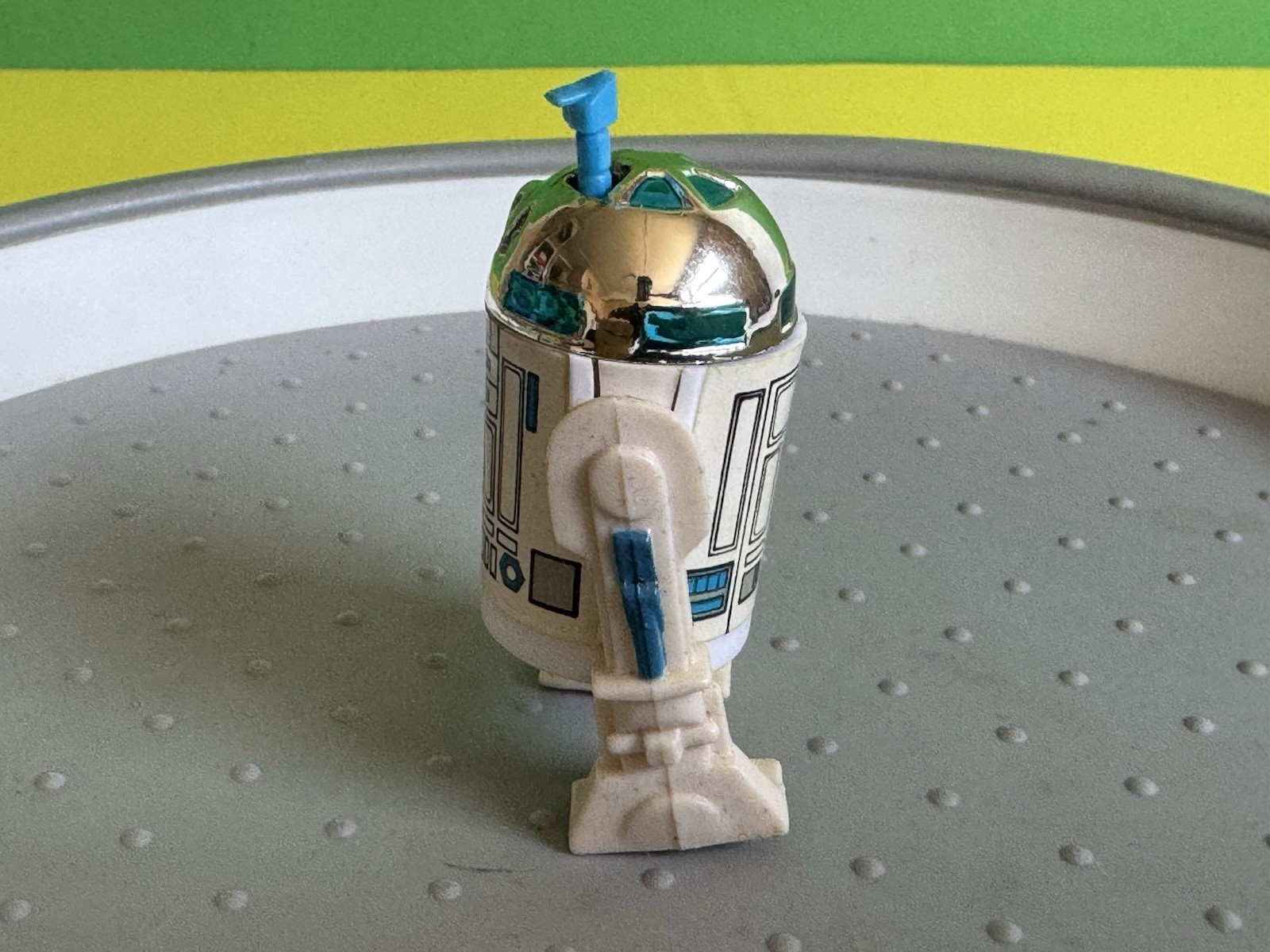 R2-D2 (Artoo-Detoo) (with Sensorscope) sold