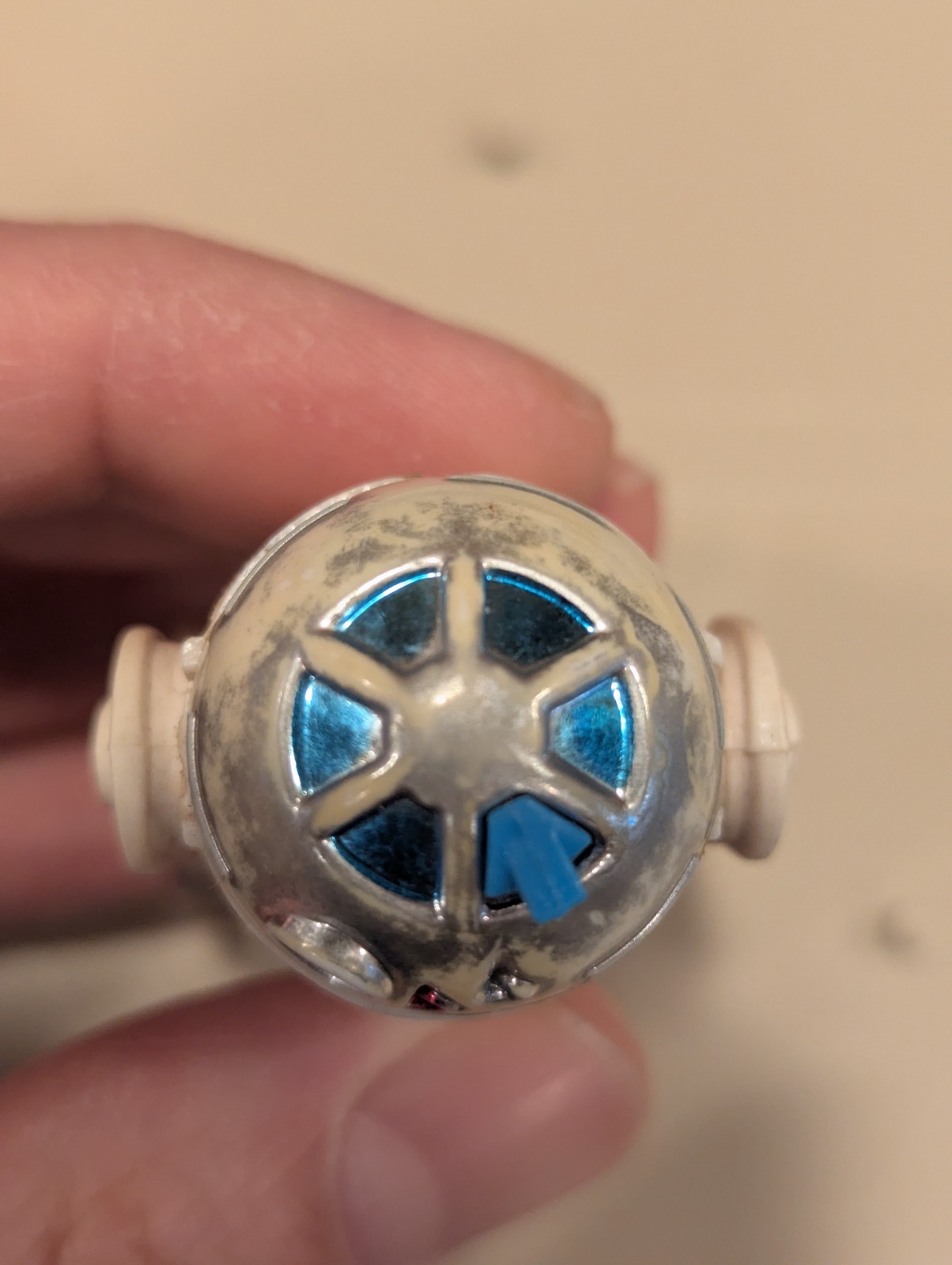 R2-D2 (Artoo-Detoo) (with Sensorscope) sold