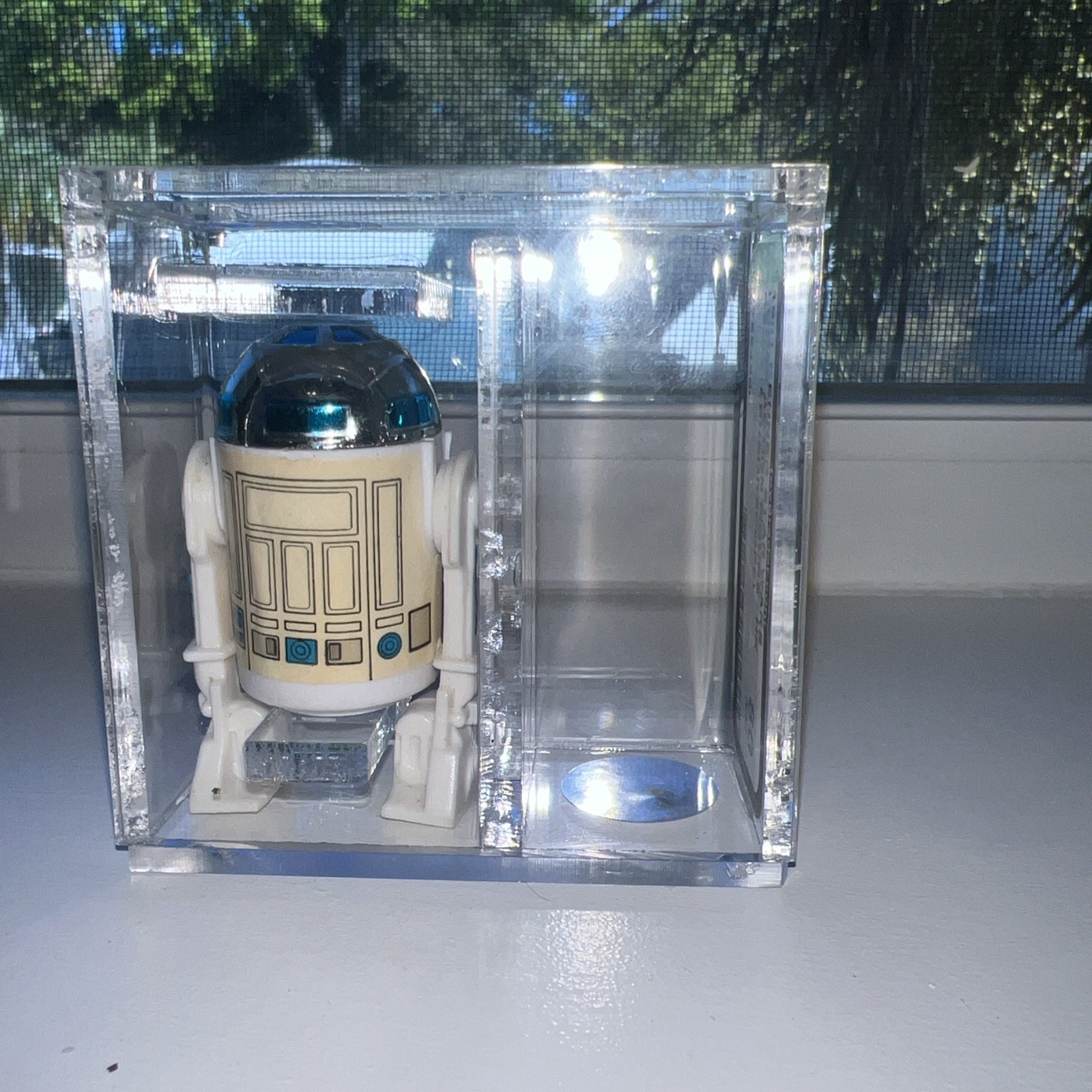 R2-D2 (Artoo-Detoo) (with Sensorscope) sold
