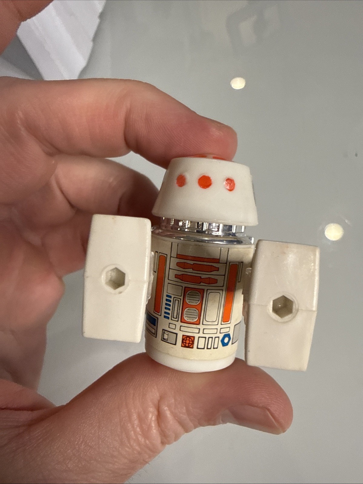 R5-D4 (Arfive-Defour) sold