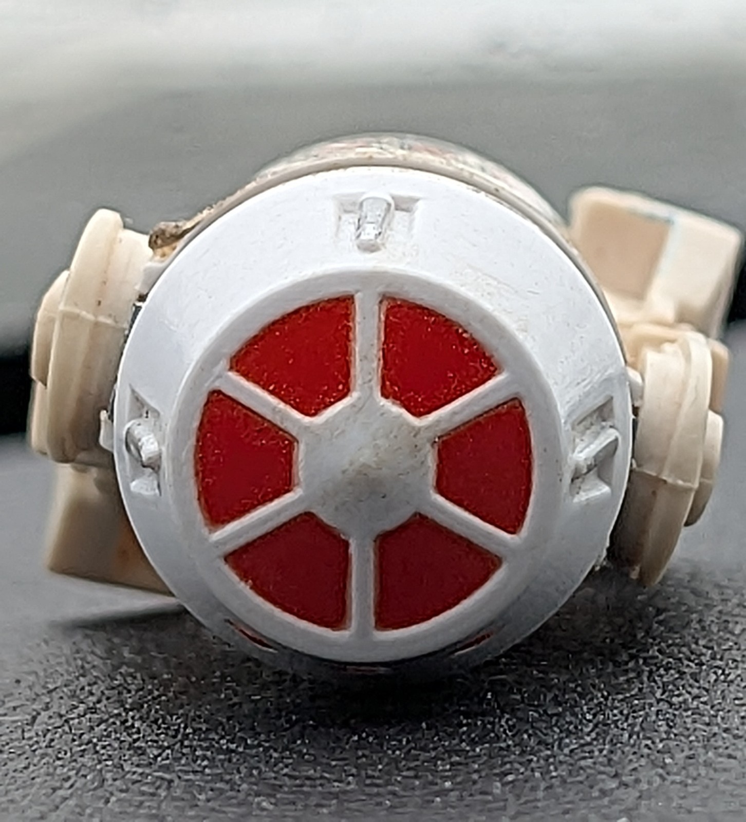 R5-D4 (Arfive-Defour) sold