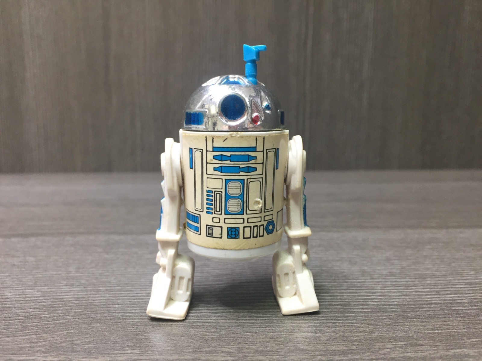 R2-D2 (Artoo-Detoo) (with Sensorscope) sold