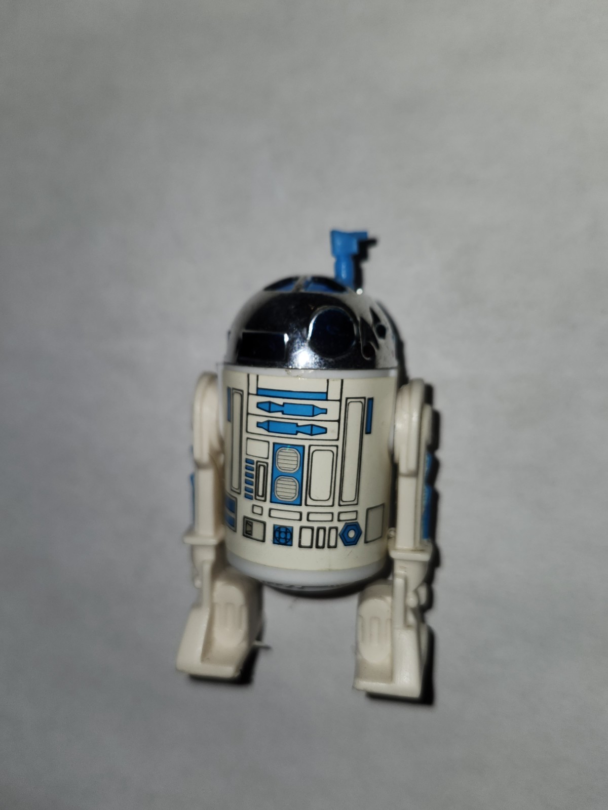 R2-D2 (Artoo-Detoo) (with Sensorscope) sold