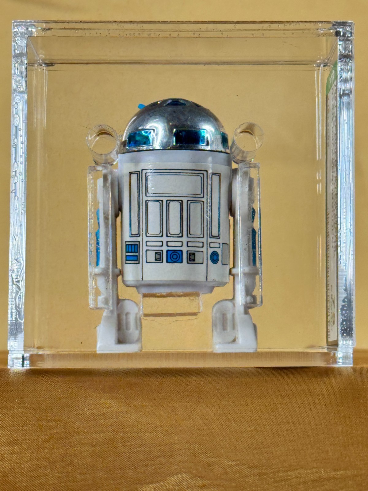 R2-D2 (Artoo-Detoo) (with Sensorscope) sold