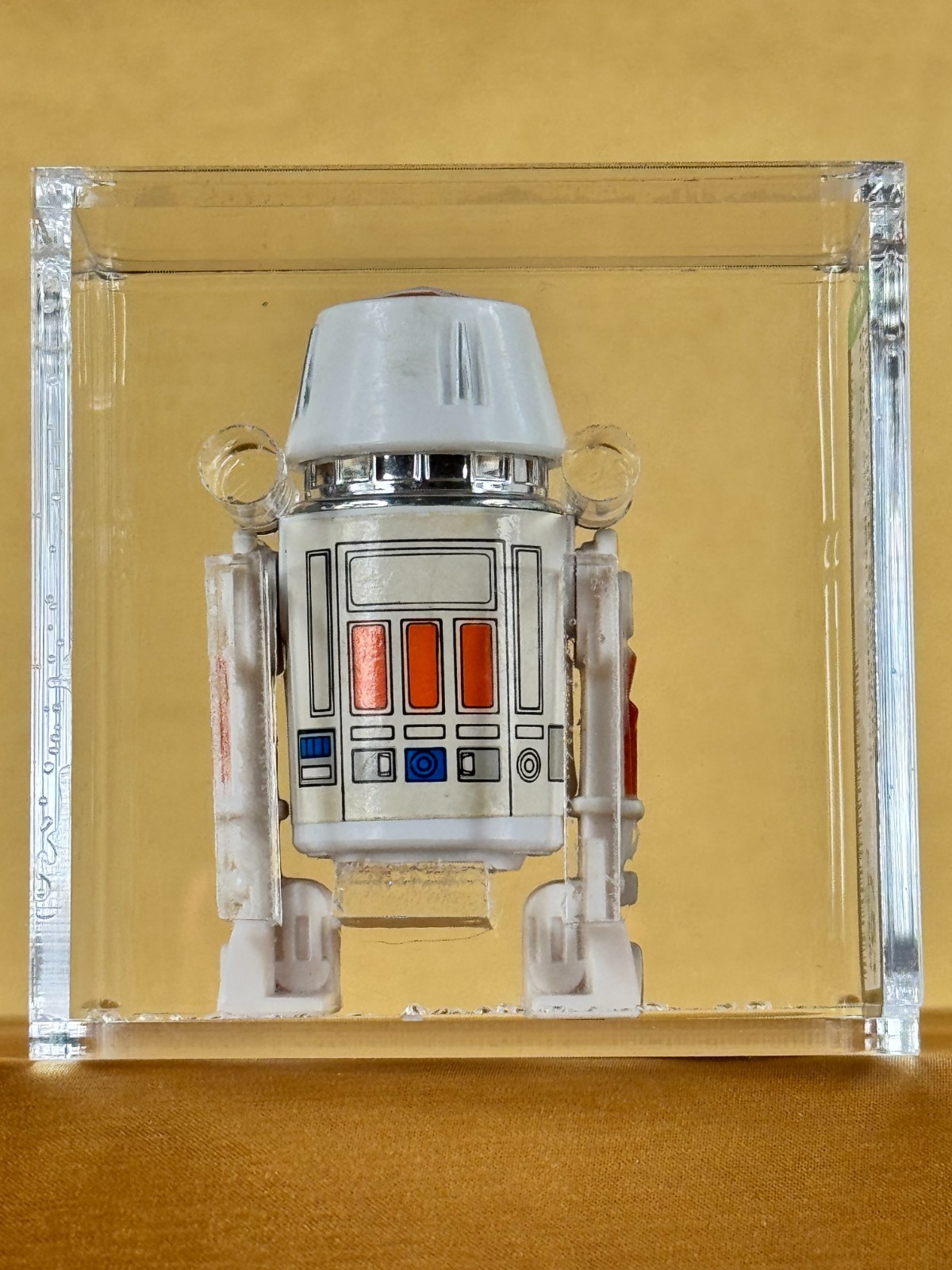 R5-D4 (Arfive-Defour) sold