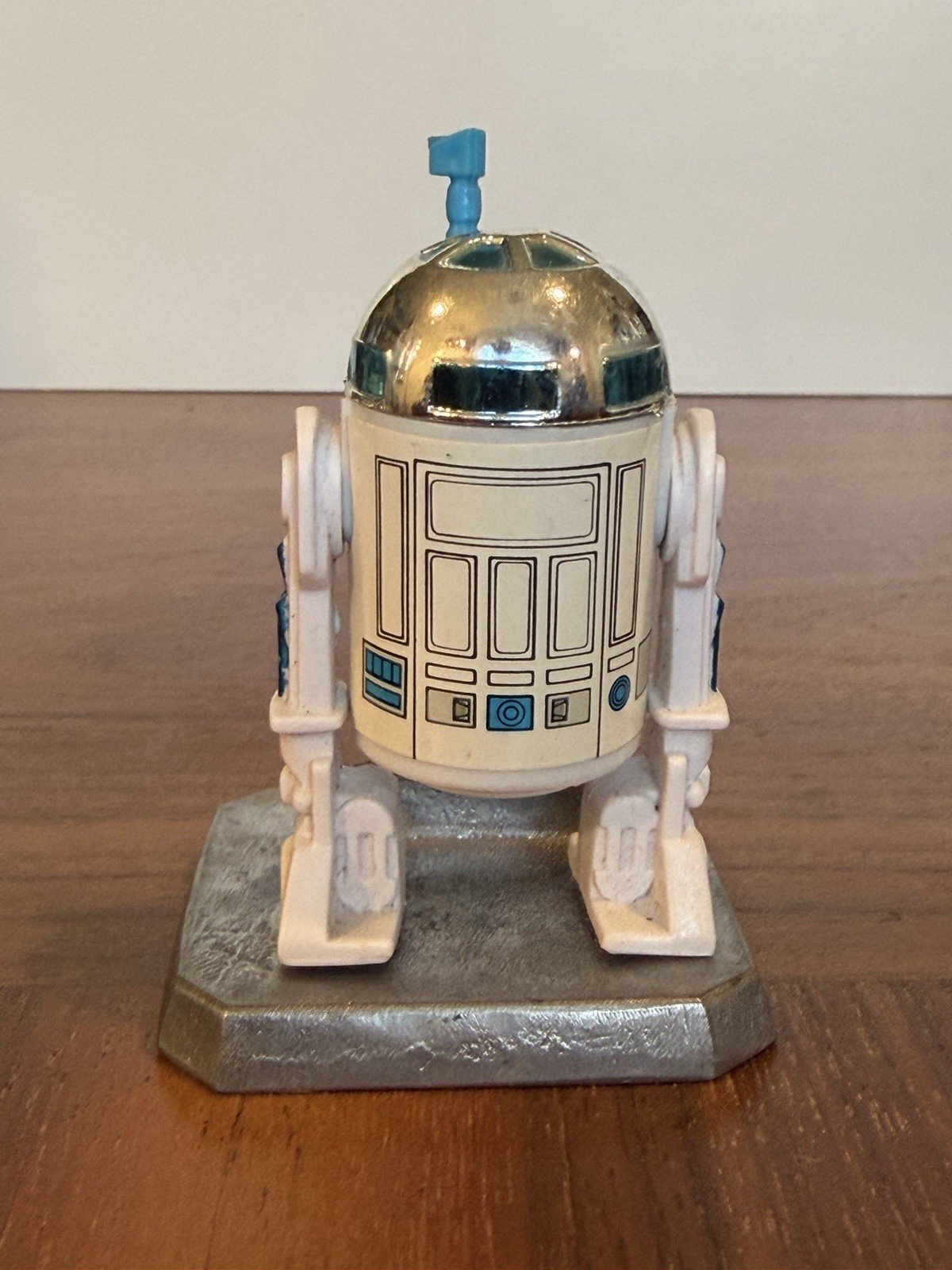 R2-D2 (Artoo-Detoo) (with Sensorscope) sold