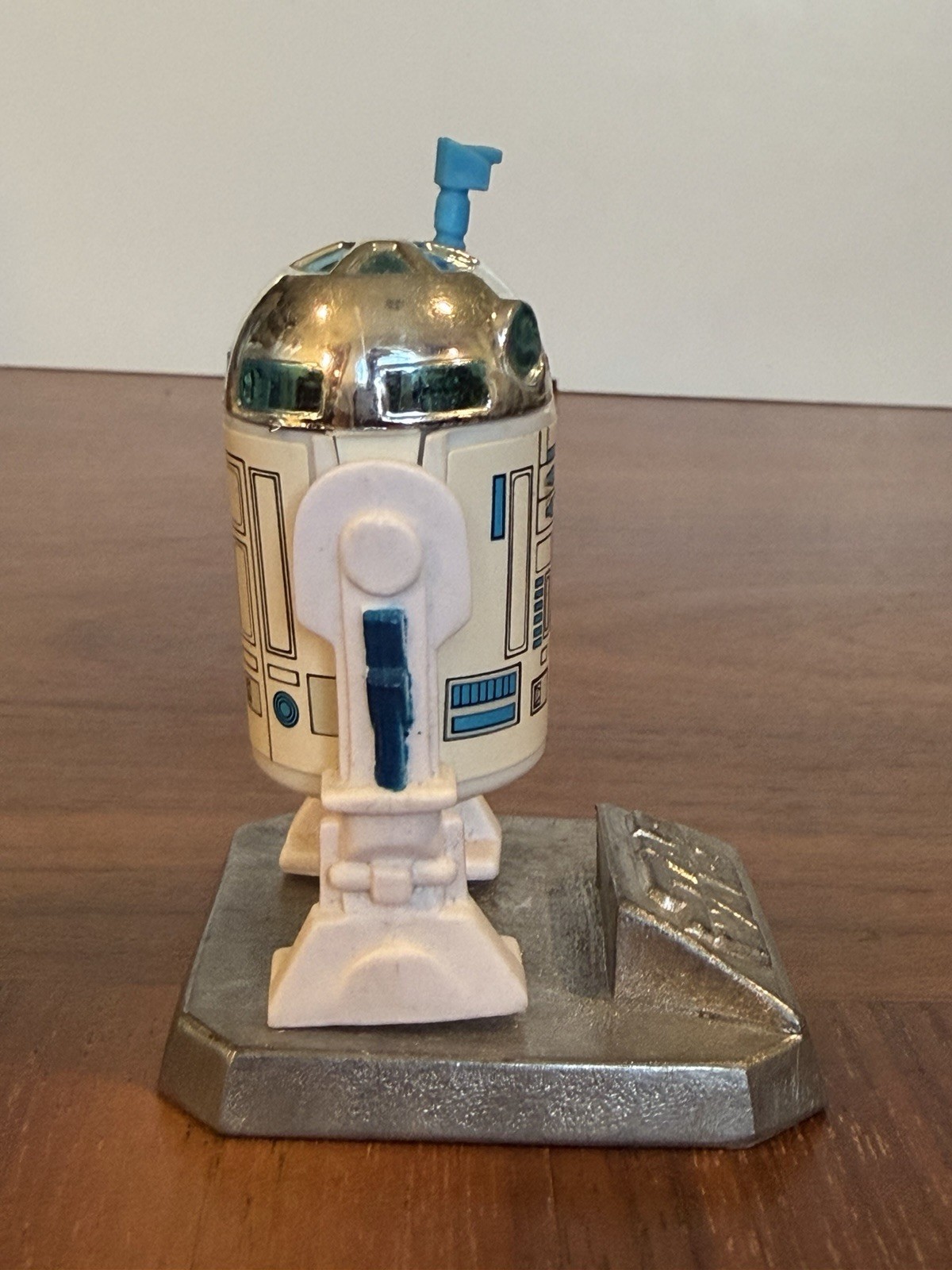 R2-D2 (Artoo-Detoo) (with Sensorscope) sold