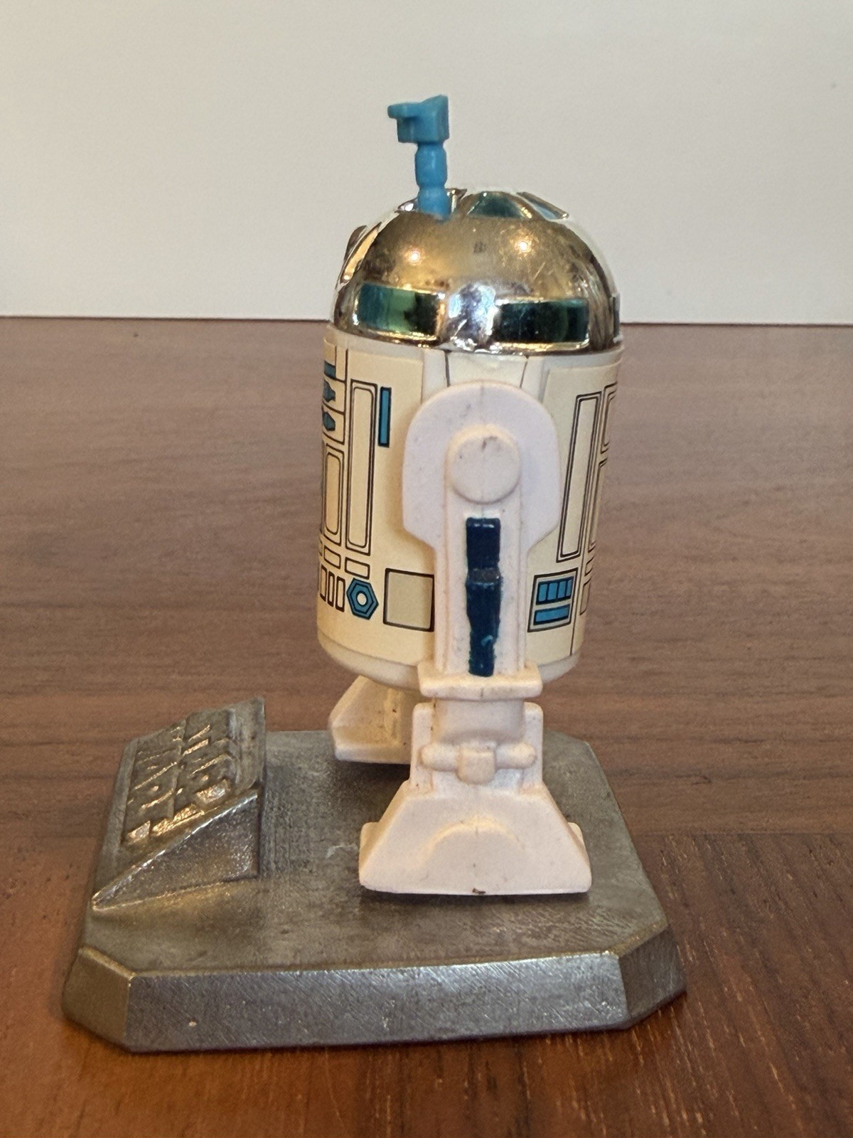 R2-D2 (Artoo-Detoo) (with Sensorscope) sold