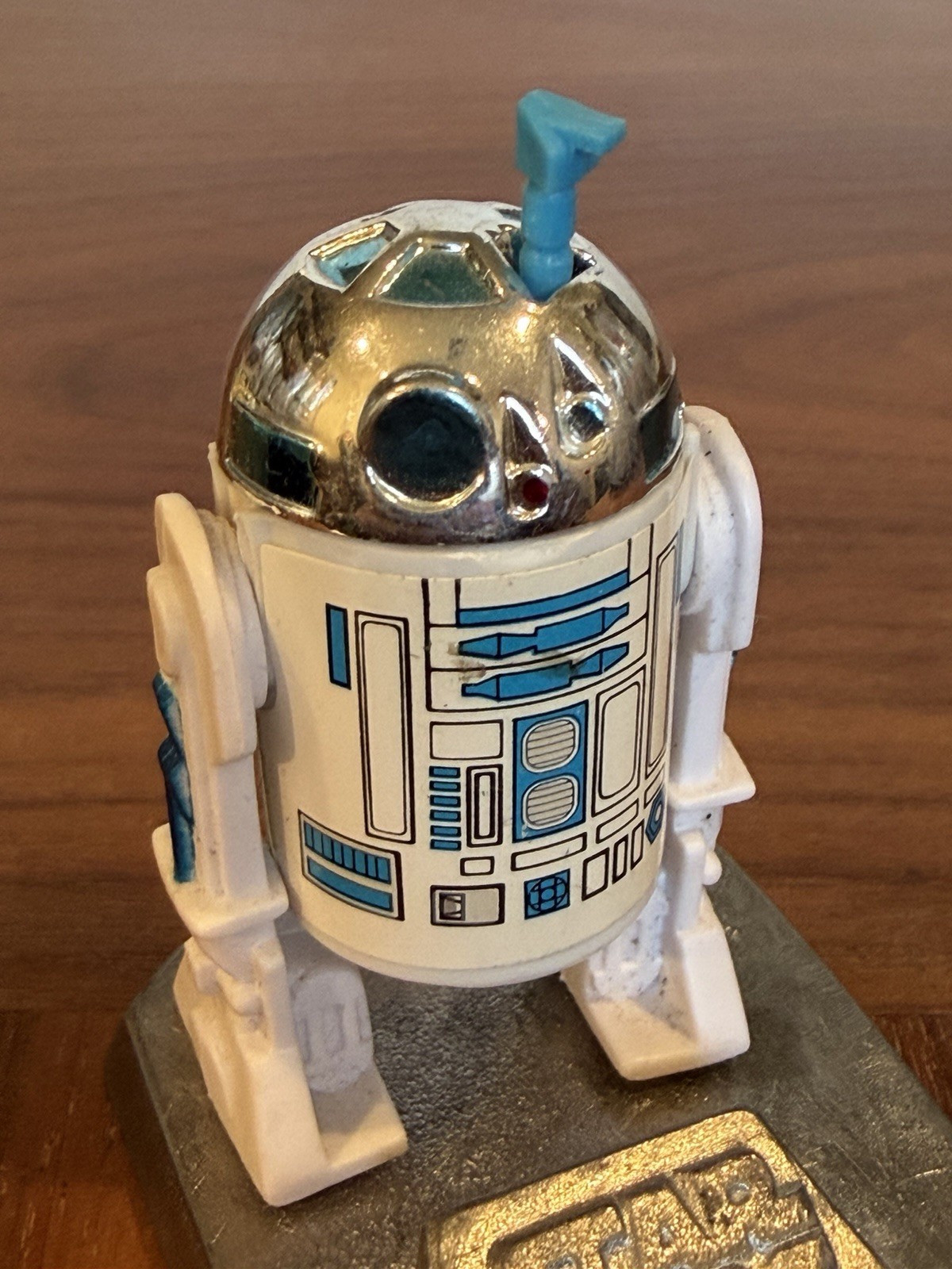 R2-D2 (Artoo-Detoo) (with Sensorscope) sold