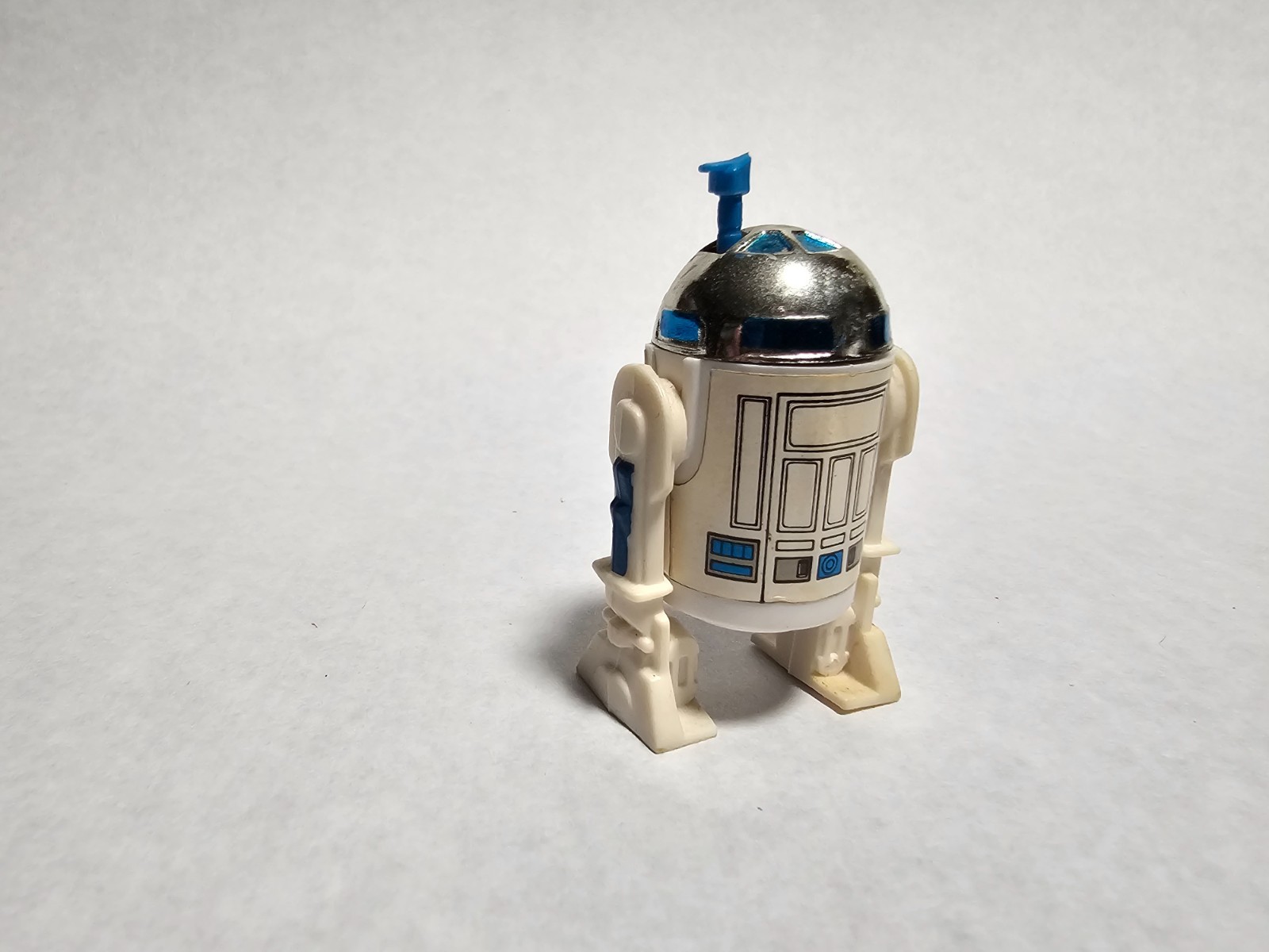 R2-D2 (Artoo-Detoo) (with Sensorscope) sold