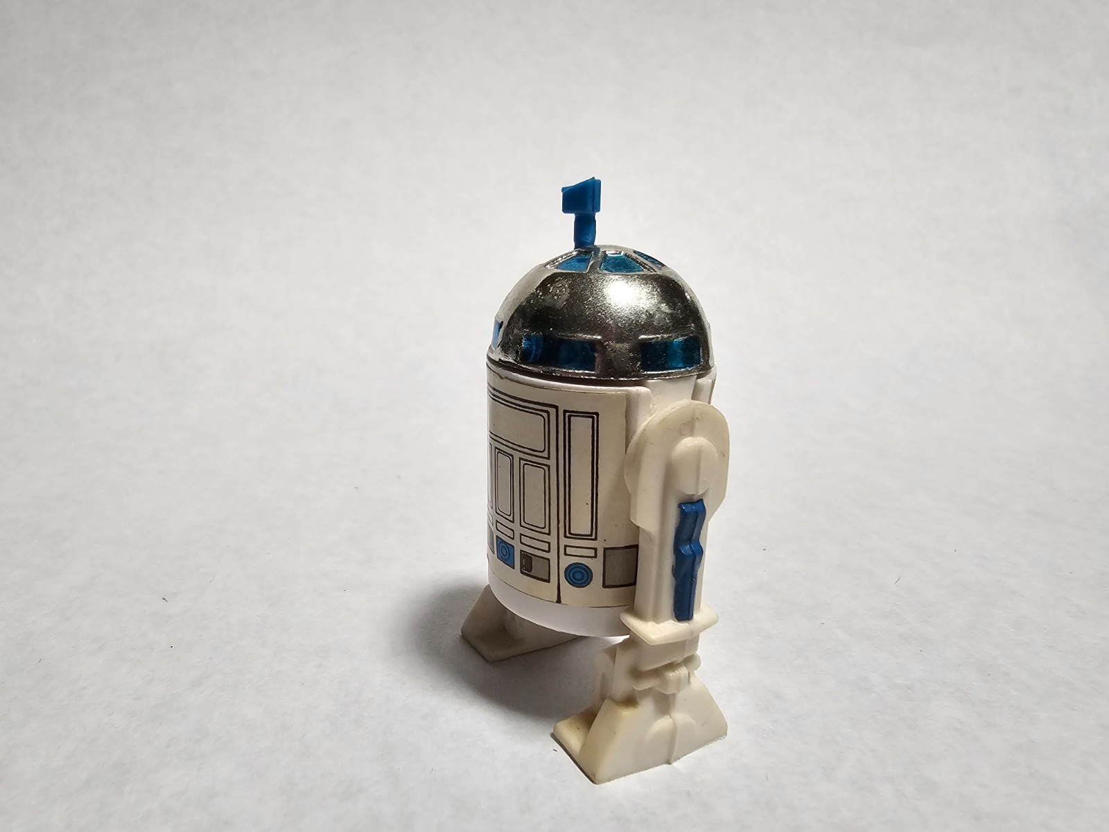 R2-D2 (Artoo-Detoo) (with Sensorscope) sold
