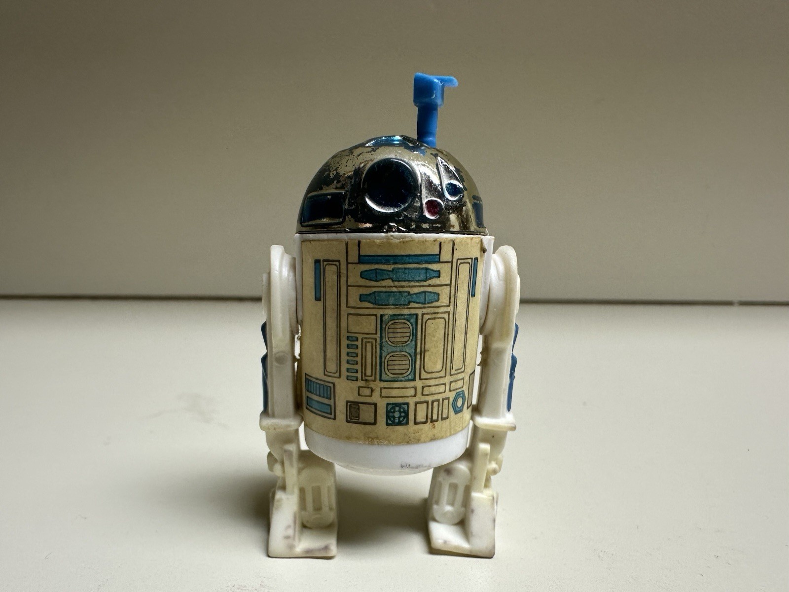 R2-D2 (Artoo-Detoo) (with Sensorscope) sold