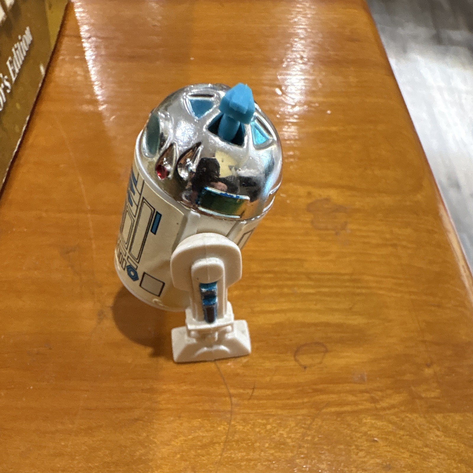R2-D2 (Artoo-Detoo) (with Sensorscope) sold