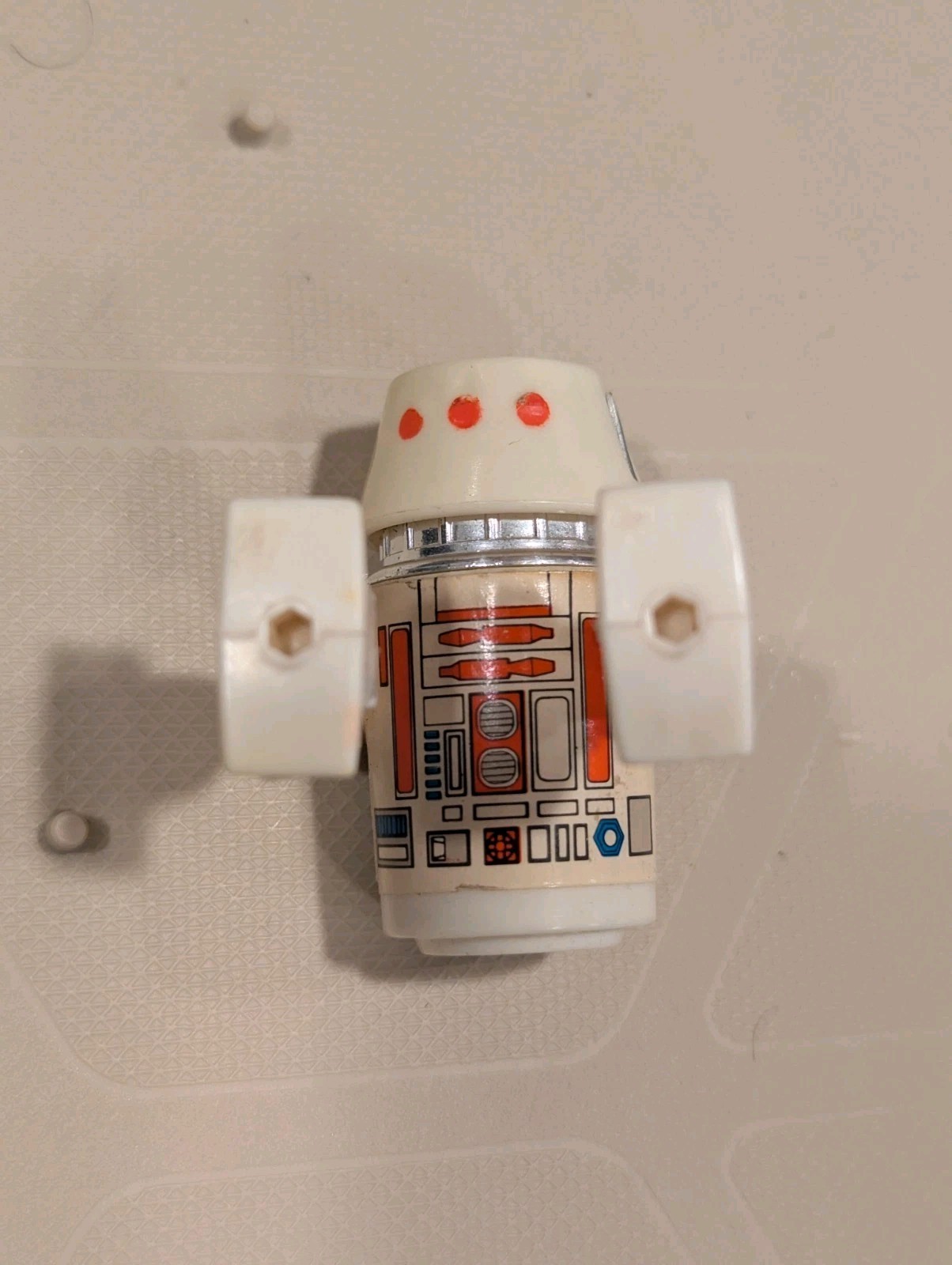 R5-D4 (Arfive-Defour) sold