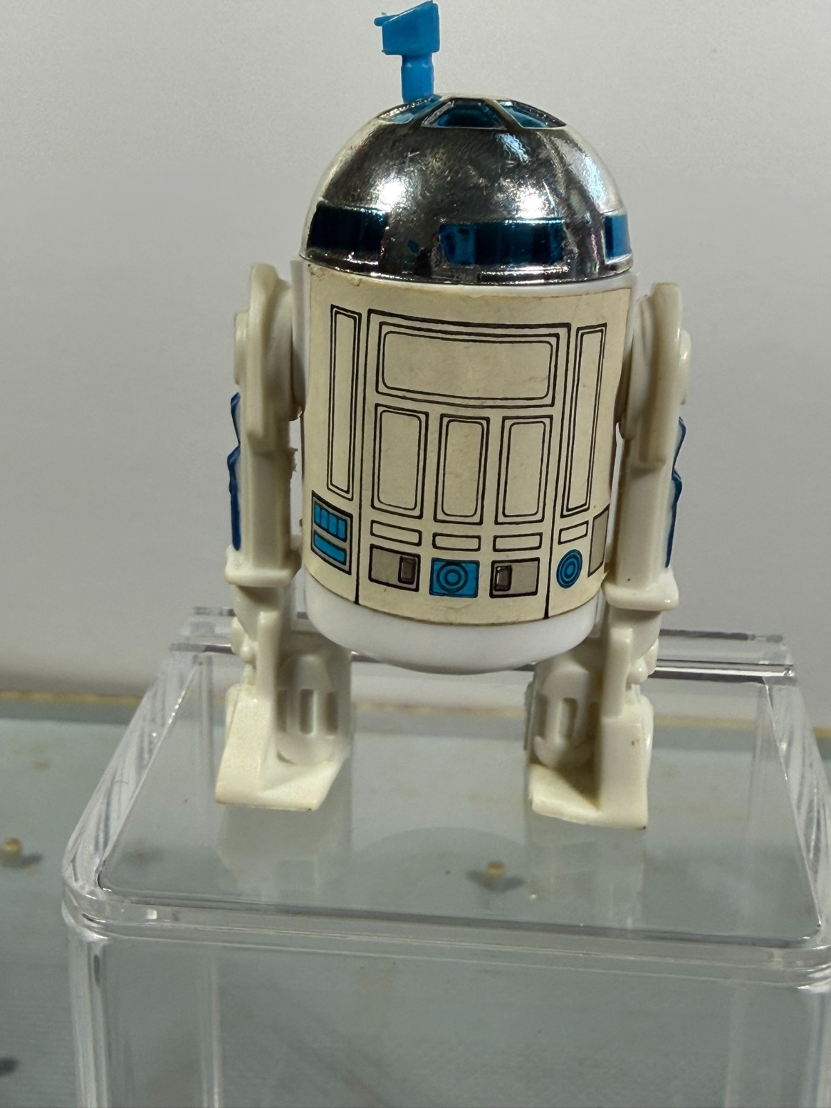 R2-D2 (Artoo-Detoo) (with Sensorscope) sold