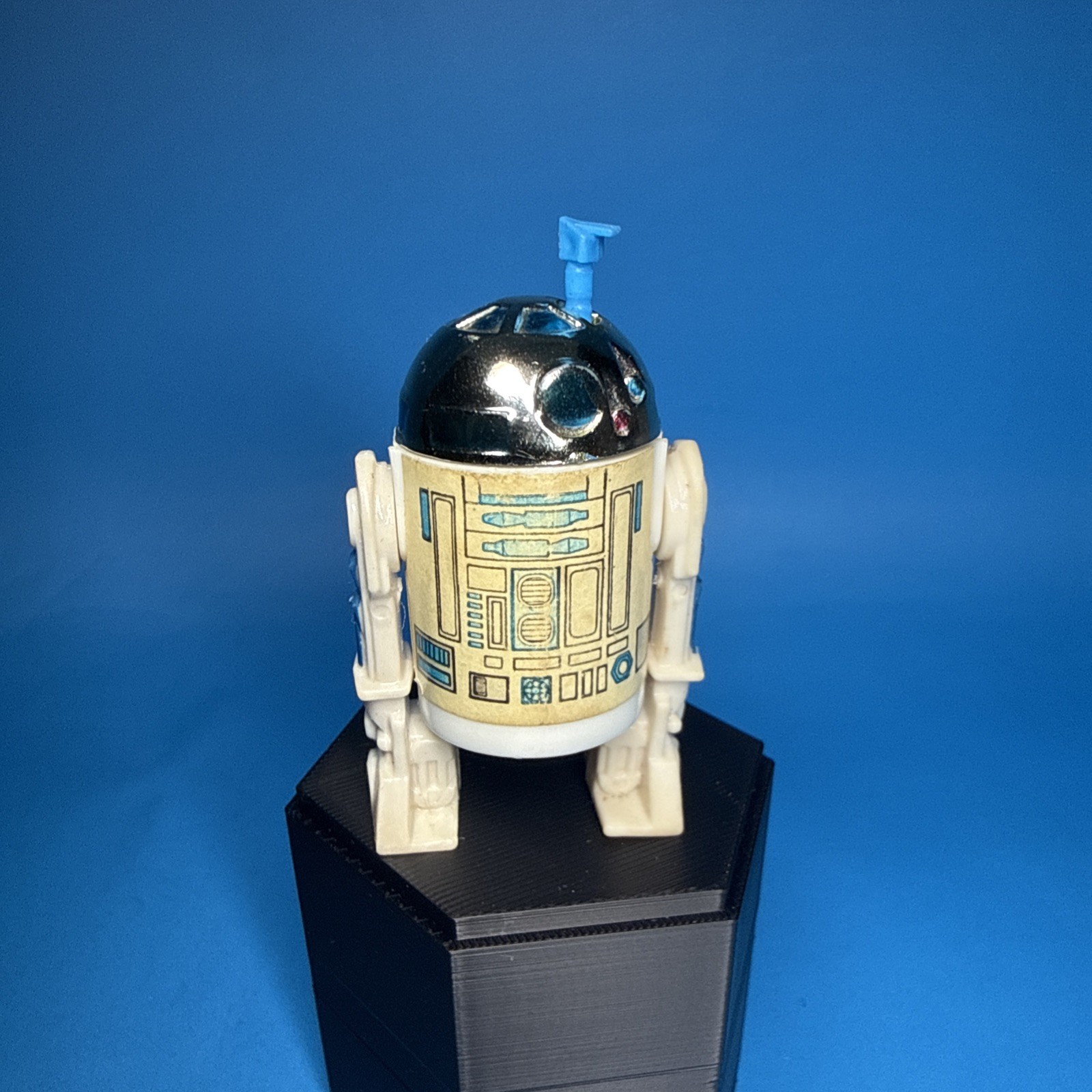 R2-D2 (Artoo-Detoo) (with Sensorscope) sold