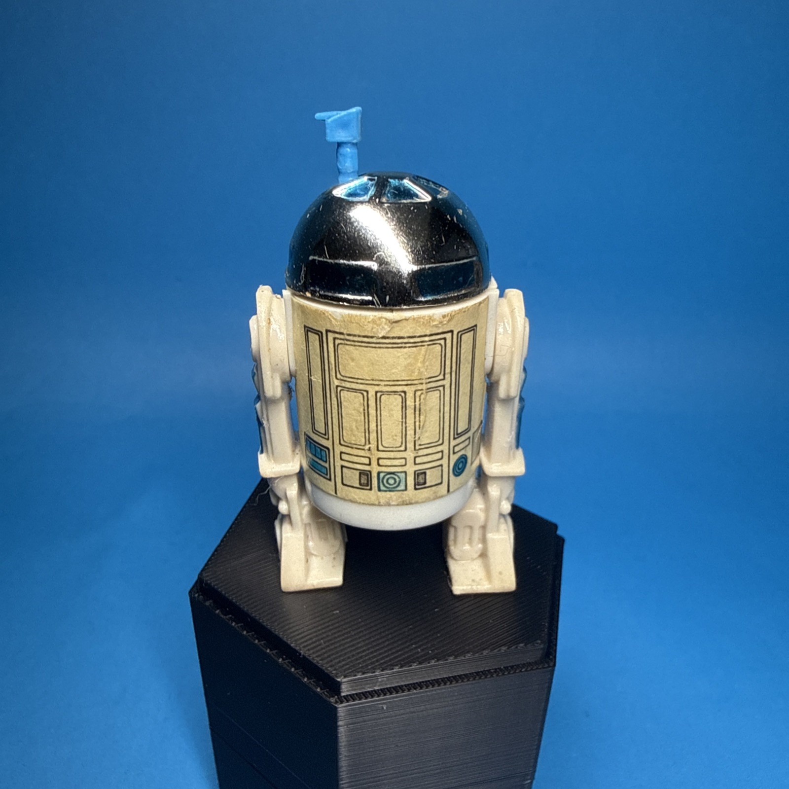 R2-D2 (Artoo-Detoo) (with Sensorscope) sold