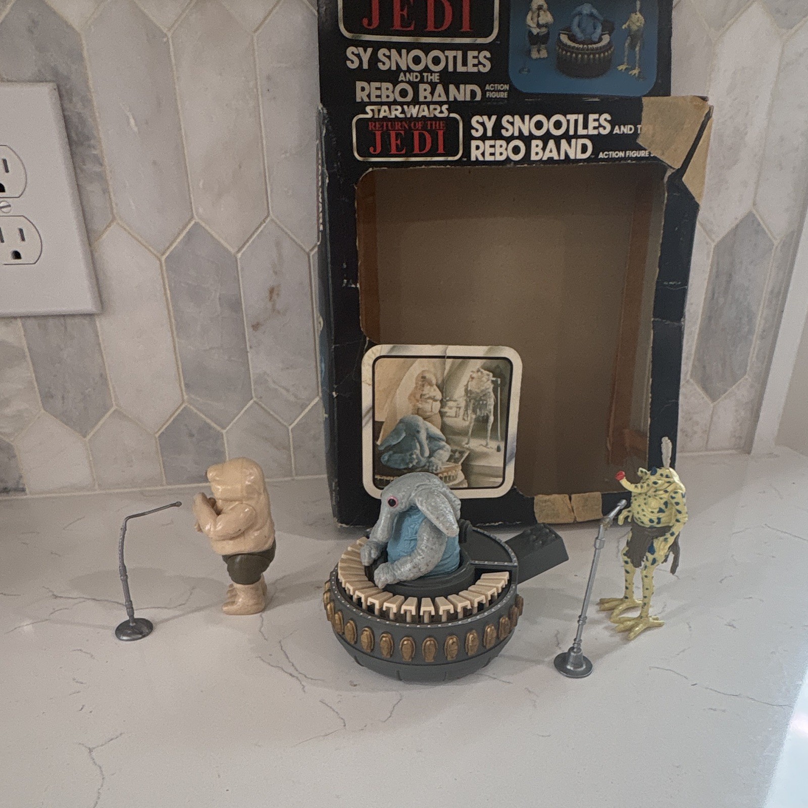 Sy Snootles & The Rebo Band sold